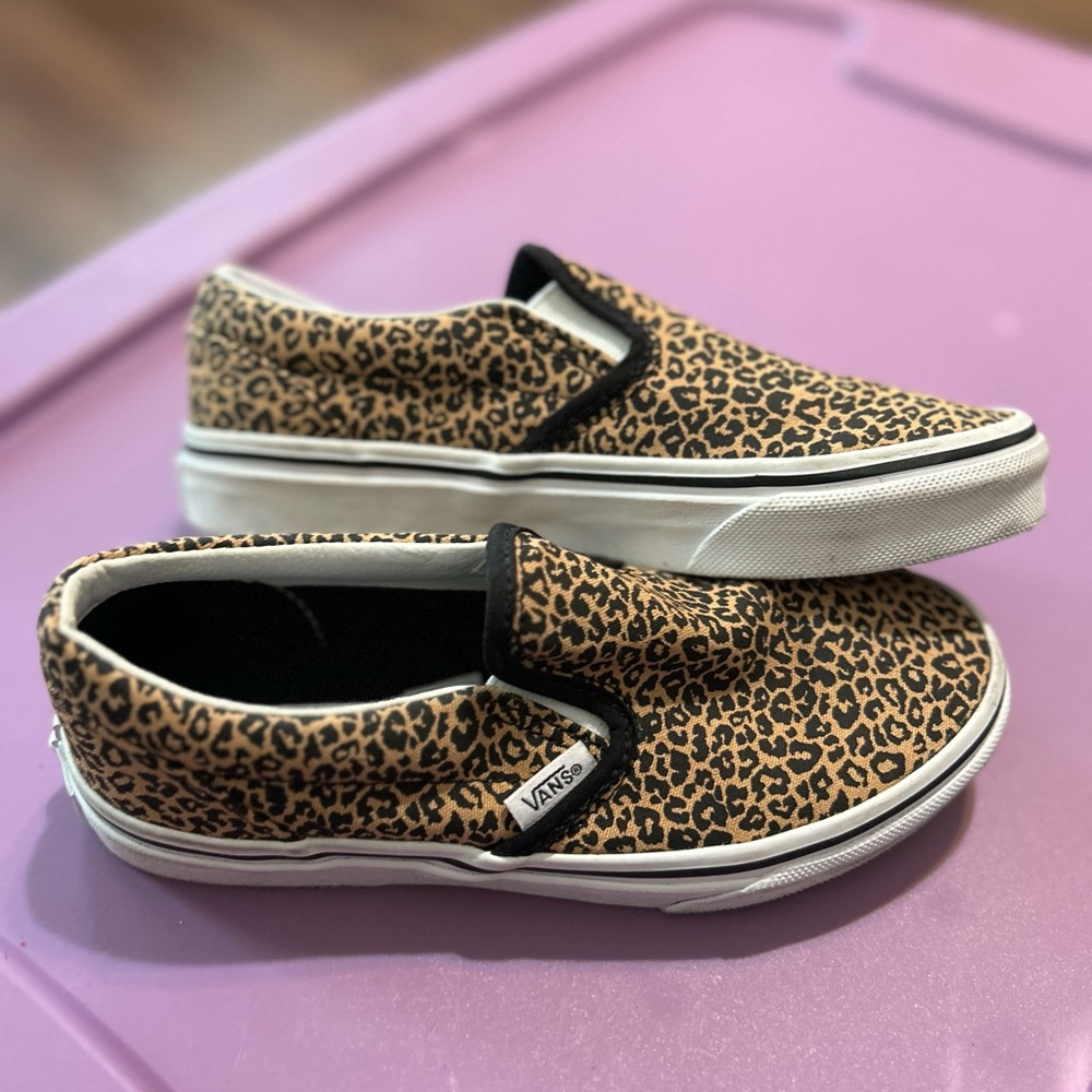 GIRLS' VANS LITTLE KID ASHER SLIP-ON SKATE SHOES
Black cheetah